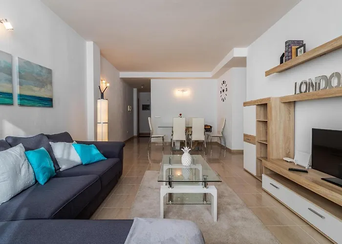 Flatguest Trebolina - 3Bdr - Fastwifi - Parking